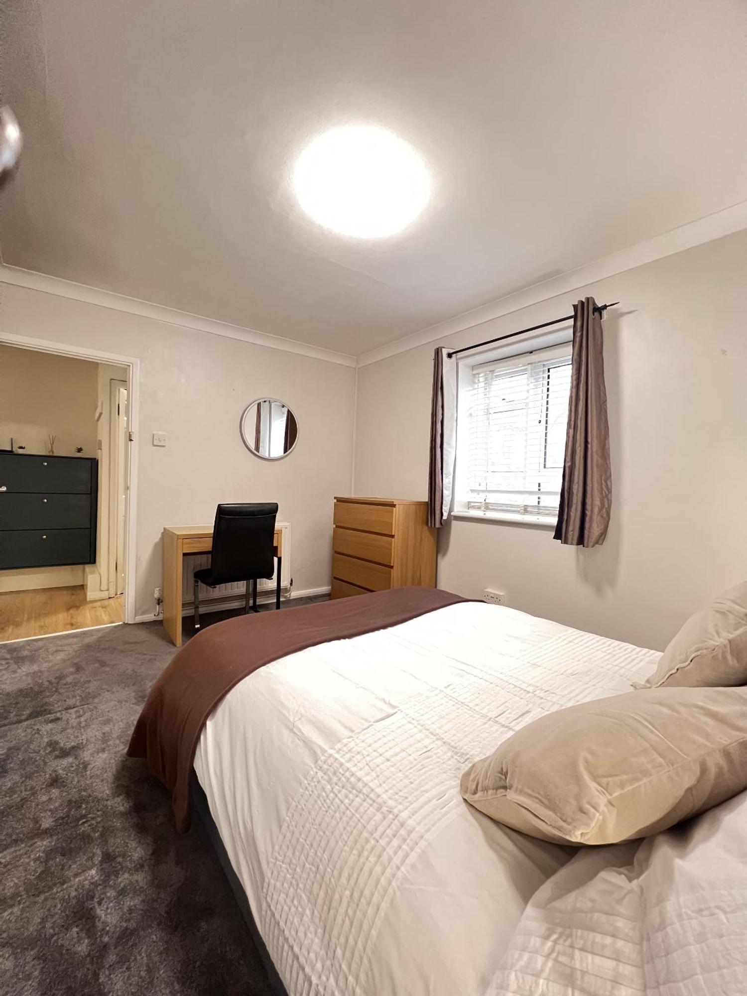 Glazebrook Apartment